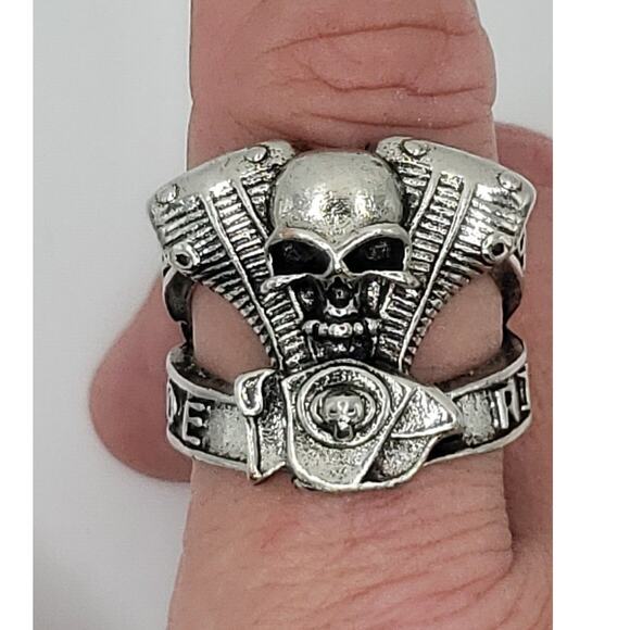 Skull And Motorcycle Engine Biker Ring Love To Ride Size 9 - Picture 1 of 7